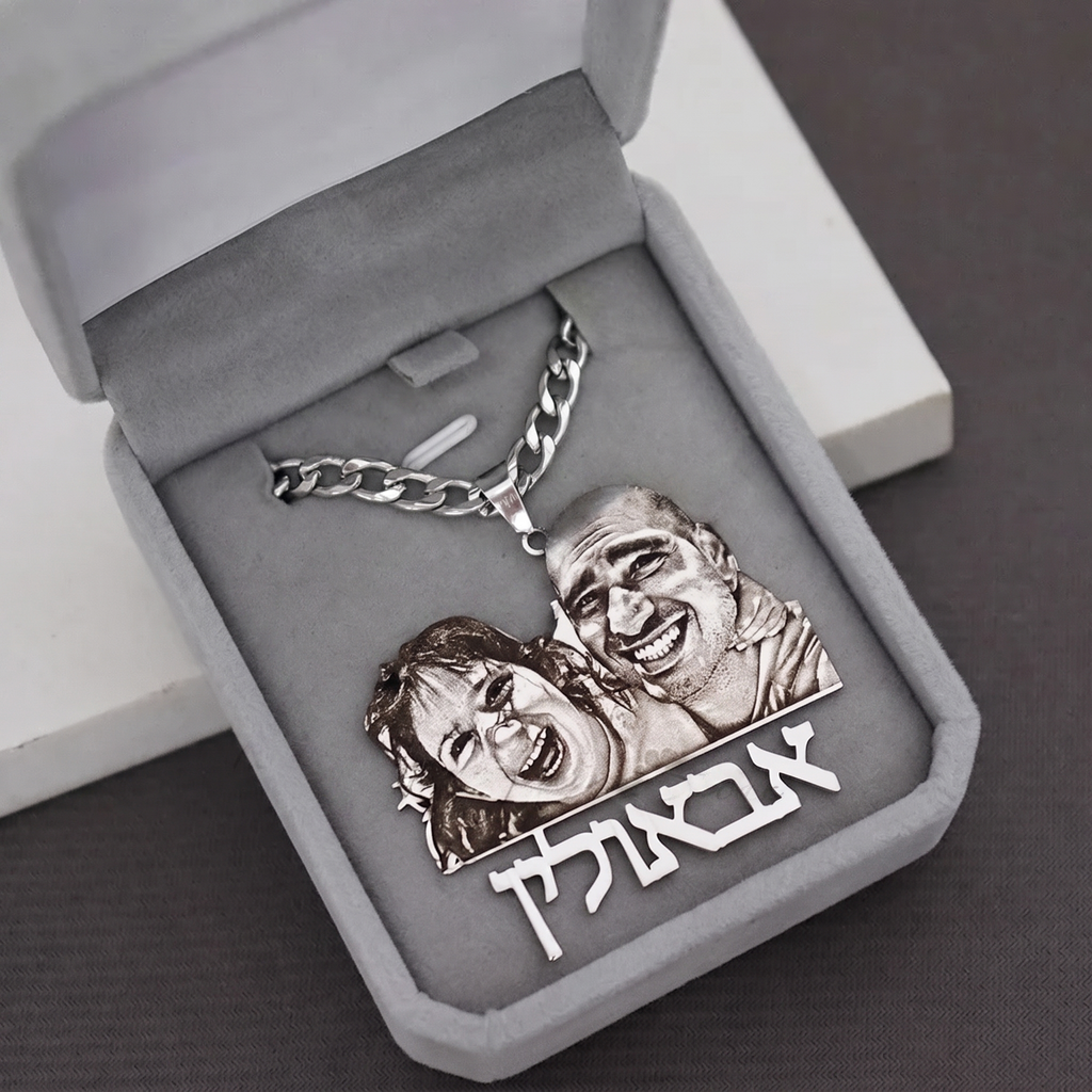 Personalizovaný náhrdelník s fotografiou a gravírovaným portrétom 